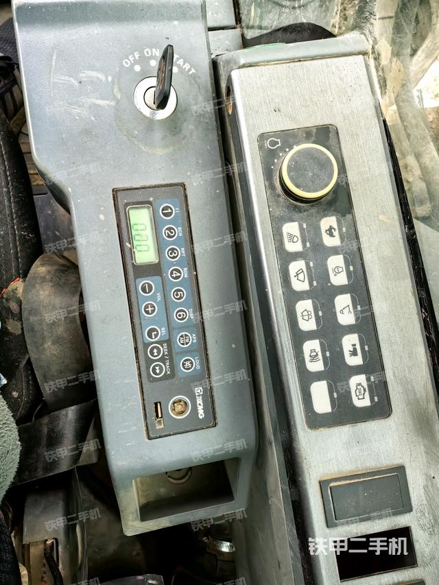 座椅左側(cè)控制臺/音響/含左手柄（駕駛室部分）