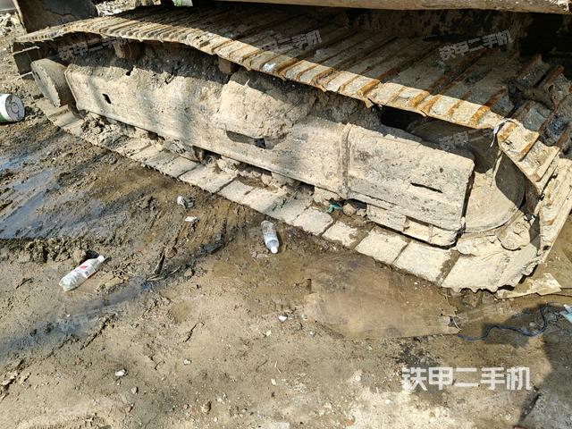 左驅(qū)動(dòng)輪（行走機(jī)構(gòu)）