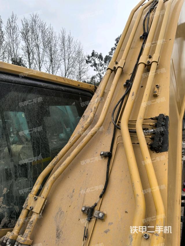 大臂背部俯視（工作和回轉(zhuǎn)裝置）