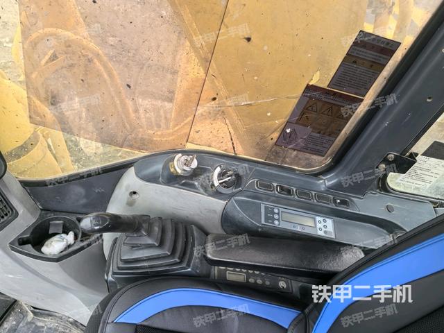 座椅右側(cè)控制臺(tái)/鑰匙門/油門/含右手柄(駕駛室部分) 座椅右側(cè)控制臺(tái)/鑰匙門/油門/含右手柄(駕駛室部分)