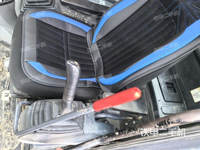 座椅左側(cè)控制臺(tái)/音響/含左手柄(駕駛室部分) 座椅左側(cè)控制臺(tái)/音響/含左手柄(駕駛室部分)