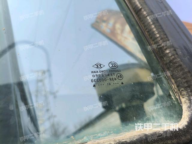 后窗玻璃角標（駕駛室部分）