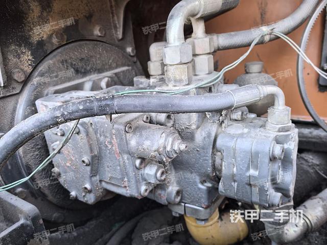 液壓泵艙室正面整體(整機(jī)外觀) 液壓泵艙室正面整體(整機(jī)外觀)