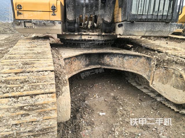 转盘和下车架正前（工作和回转装置）