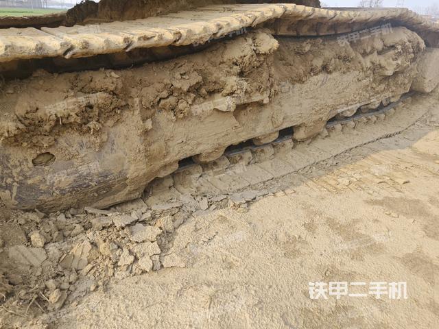 單側(cè)履帶整體(整機外觀) 單側(cè)履帶整體(整機外觀)
