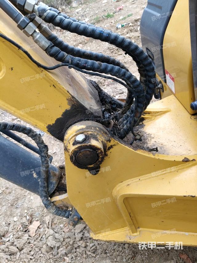 大臂根部?斜（工作和回轉(zhuǎn)裝置）