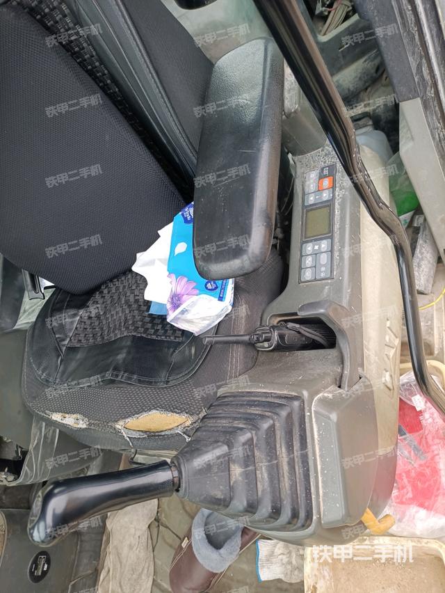 座椅右侧控制台/钥匙门/油门/含右手柄（驾驶室部分）