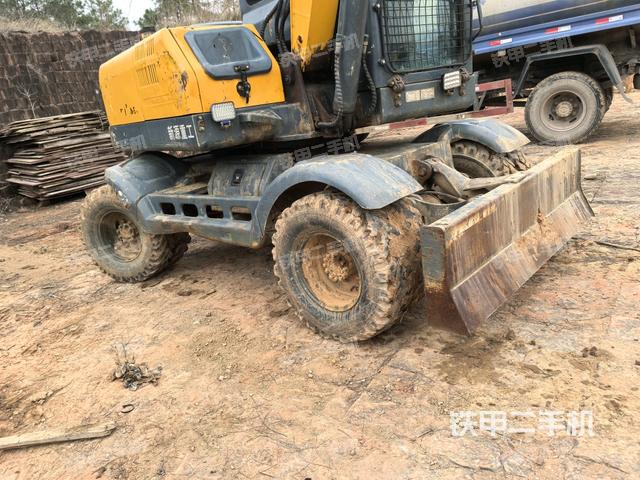 單側(cè)履帶整體（整機(jī)外觀）