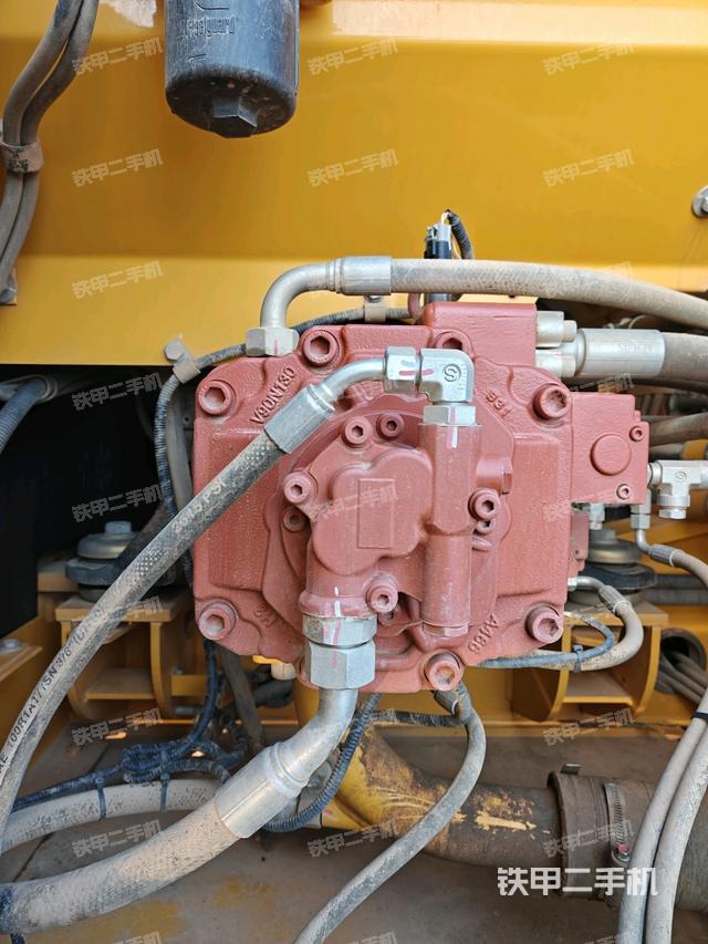 液壓泵斜45?左（大件艙室）