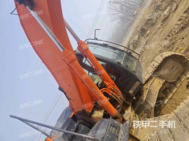 大臂根部?斜視(工作和回轉(zhuǎn)裝置) 大臂根部?斜視(工作和回轉(zhuǎn)裝置)