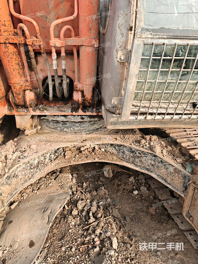 轉(zhuǎn)盤和下車架正前（工作和回轉(zhuǎn)裝置）