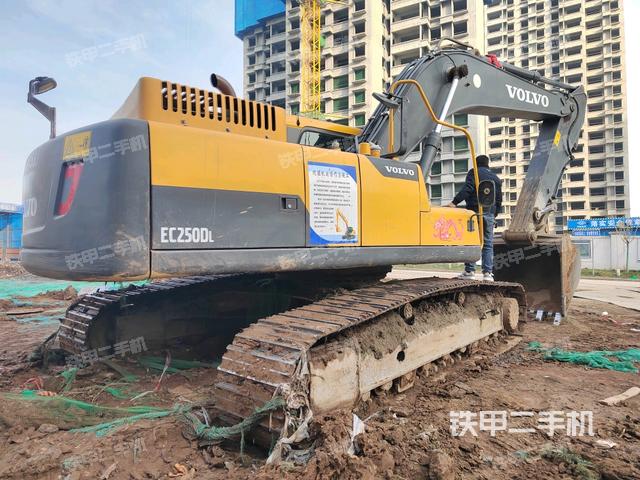 整機(jī)右后45°(整機(jī)外觀) 整機(jī)右后45°(整機(jī)外觀)