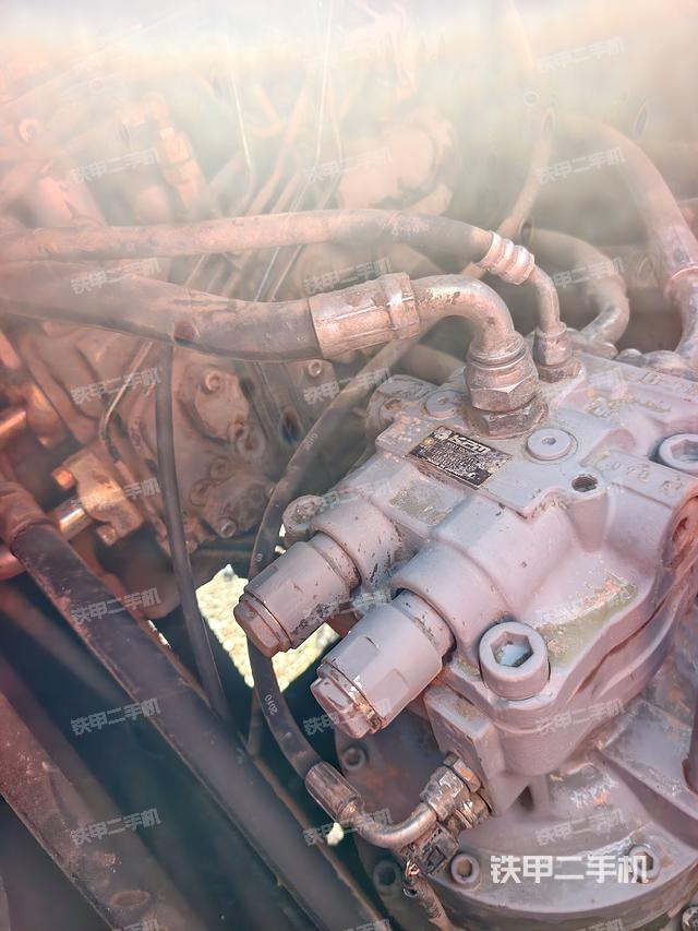 回转马达和主控阀（整机外观）