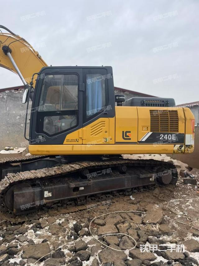 駕駛室頂部（整機外觀）