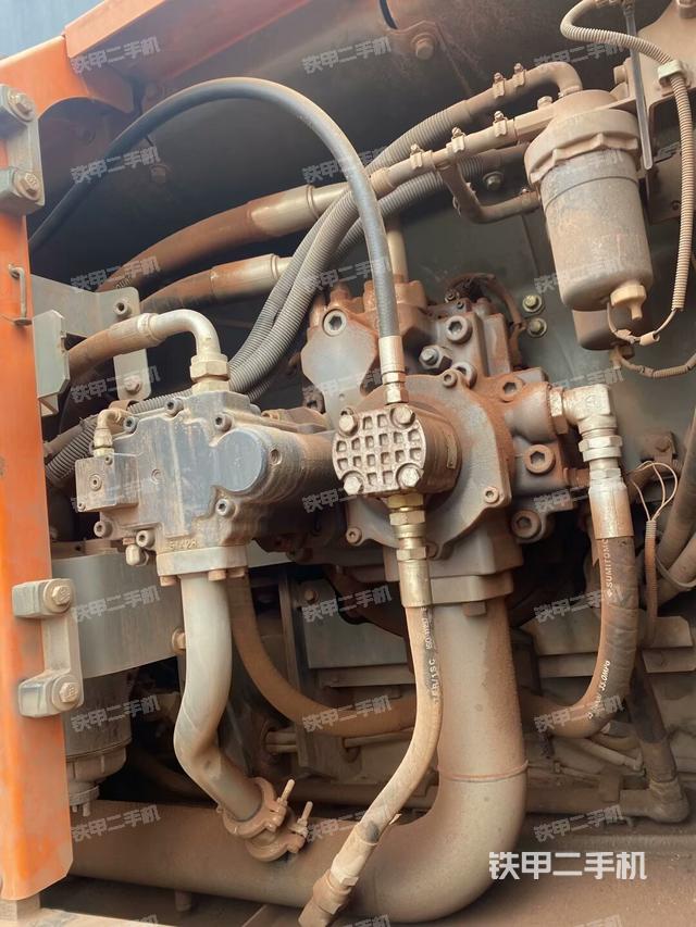 液壓泵斜45?左（大件艙室）