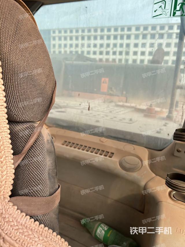 座椅右側(cè)控制臺/鑰匙門/油門/含右手柄（駕駛室部分）