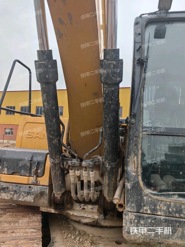 大臂油缸整體?豎拍（工作和回轉(zhuǎn)裝置）