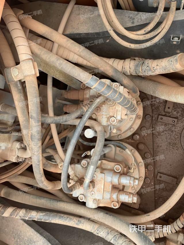 回轉(zhuǎn)馬達（上車部件）