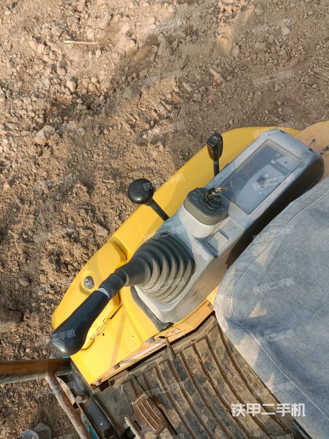 座椅右側(cè)控制臺/鑰匙門/油門/含右手柄（駕駛室部分）