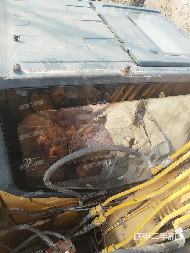 驾驶室顶部（整机外观）