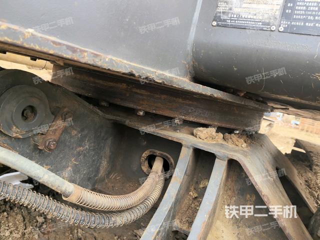 轉(zhuǎn)盤和下車架正前(工作和回轉(zhuǎn)裝置) 轉(zhuǎn)盤和下車架正前(工作和回轉(zhuǎn)裝置)