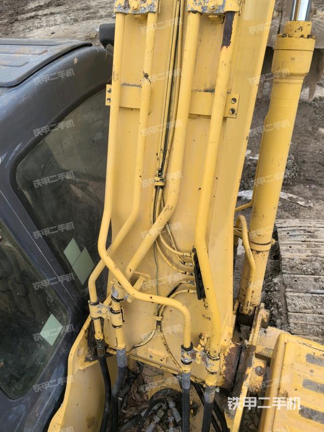 大臂背部俯視(工作和回轉(zhuǎn)裝置) 大臂背部俯視(工作和回轉(zhuǎn)裝置)