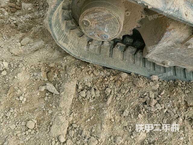 右驅(qū)動輪（行走機構(gòu)）