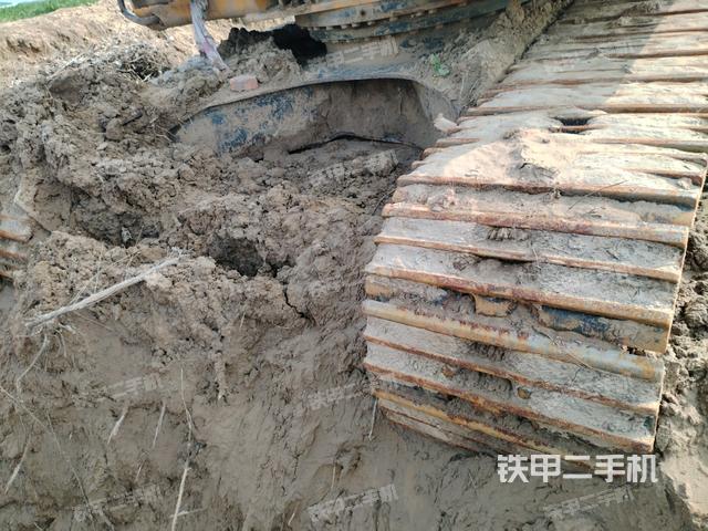 轉(zhuǎn)盤和下車架正前(工作和回轉(zhuǎn)裝置) 轉(zhuǎn)盤和下車架正前(工作和回轉(zhuǎn)裝置)