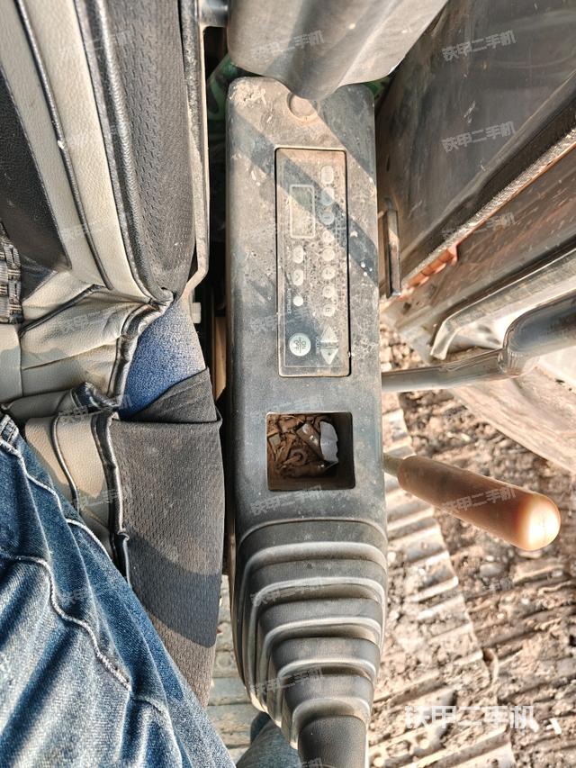 座椅左側(cè)控制臺/音響/含左手柄（駕駛室部分）