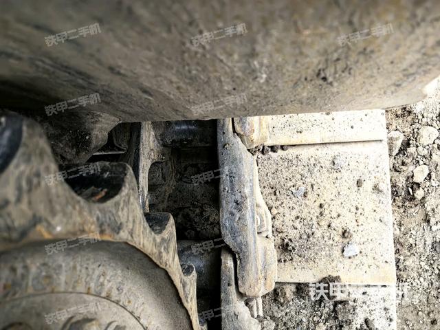 右驅(qū)動輪（行走機構(gòu)）