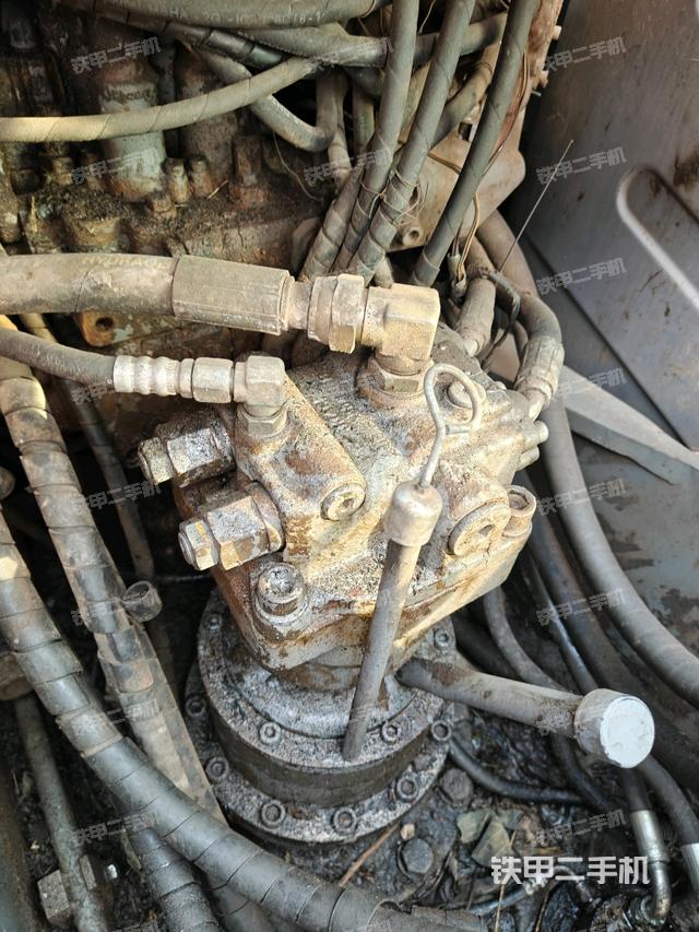 回轉(zhuǎn)馬達（上車部件）