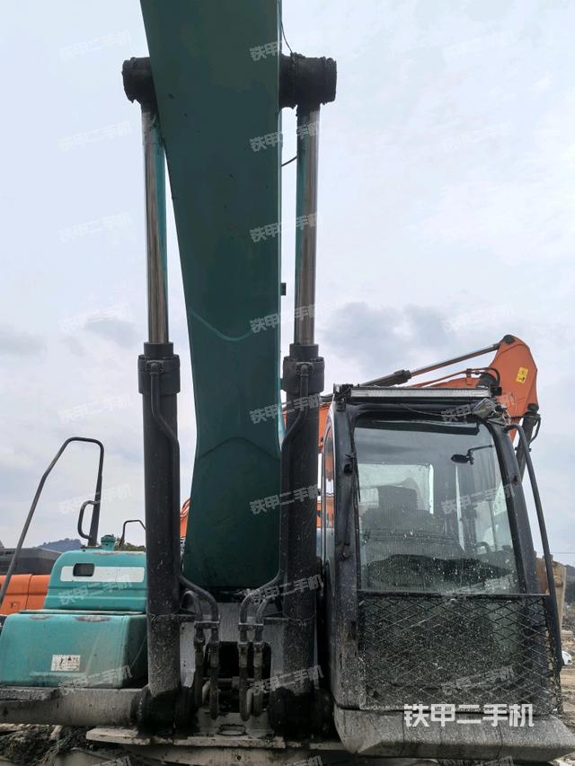 大臂油缸整體?豎拍（工作和回轉(zhuǎn)裝置）