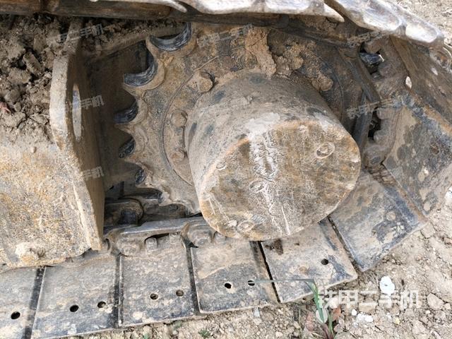 右驅(qū)動輪（行走機構(gòu)）