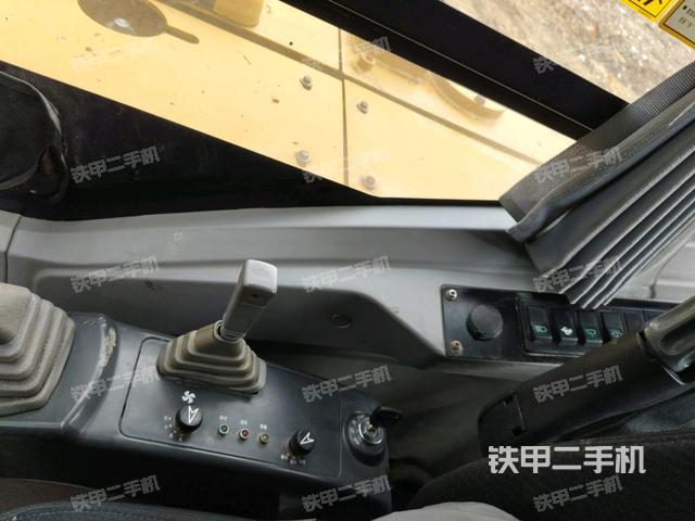 座椅右側(cè)控制臺/鑰匙門/油門/含右手柄（駕駛室部分）