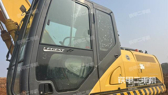 駕駛室左前45度（駕駛室部分）