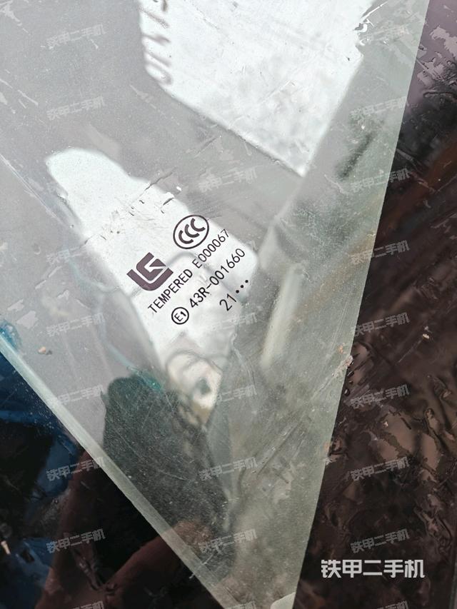 左后方玻璃角標(biāo)(駕駛室部分) 左后方玻璃角標(biāo)(駕駛室部分)