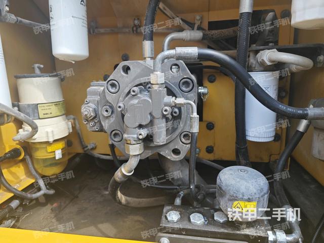 液壓泵艙室正面整體(整機外觀) 液壓泵艙室正面整體(整機外觀)