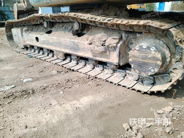 右側(cè)履帶整體（行走機(jī)構(gòu)）