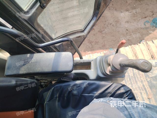 座椅左側(cè)控制臺/音響/含左手柄（駕駛室部分）