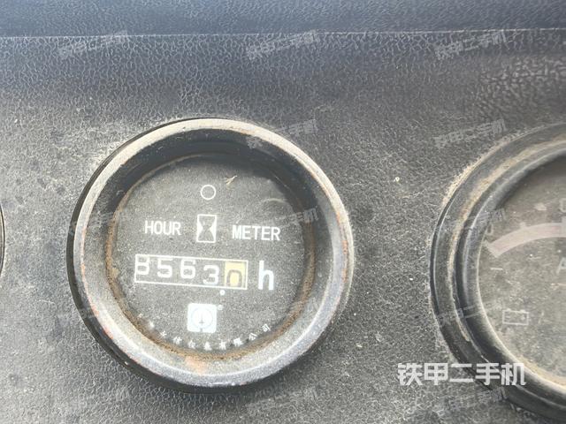 駕駛室操作臺(整機(jī)外觀及大件) 駕駛室操作臺(整機(jī)外觀及大件)