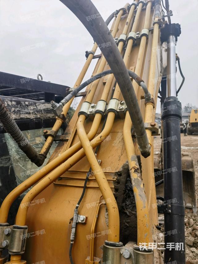 大臂背部俯视（工作和回转装置）