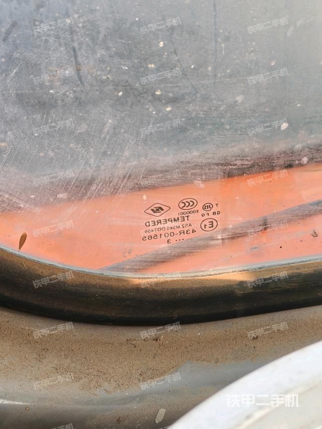 后窗玻璃角標（駕駛室部分）