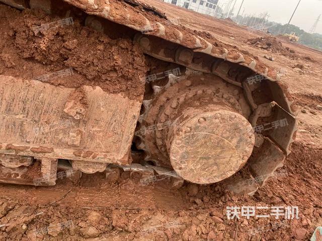 右驅(qū)動輪（行走機構(gòu)）