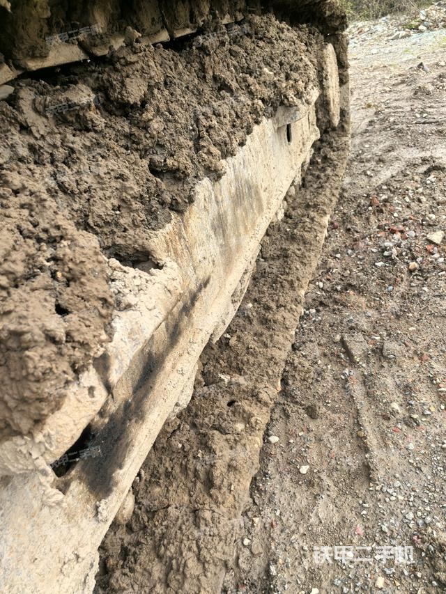 右側(cè)履帶整體(行走機(jī)構(gòu)) 右側(cè)履帶整體(行走機(jī)構(gòu))