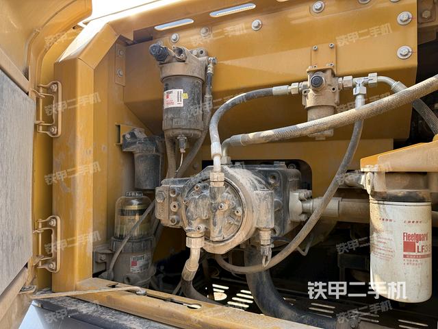 液壓泵艙室正面整體（整機(jī)外觀）