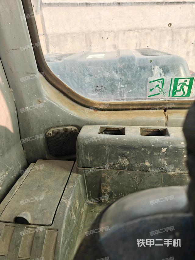 后窗玻璃角標（駕駛室部分）