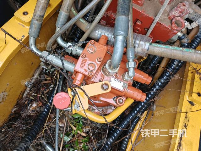氣門(mén)室蓋螺絲特寫(xiě)(上車(chē)部件) 氣門(mén)室蓋螺絲特寫(xiě)(上車(chē)部件)
