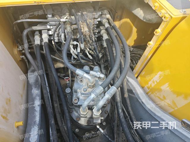 回轉(zhuǎn)馬達和主控閥(整機外觀) 回轉(zhuǎn)馬達和主控閥(整機外觀)