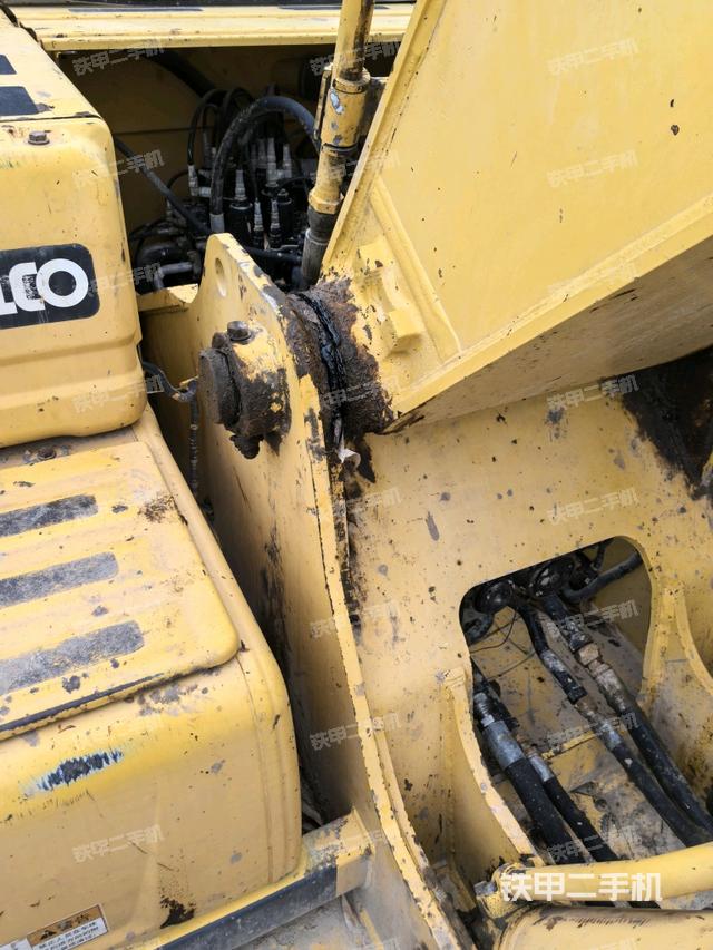 大臂根部?斜視(工作和回轉(zhuǎn)裝置) 大臂根部?斜視(工作和回轉(zhuǎn)裝置)