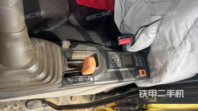 座椅左側(cè)控制臺(tái)/音響/含左手柄（駕駛室部分）